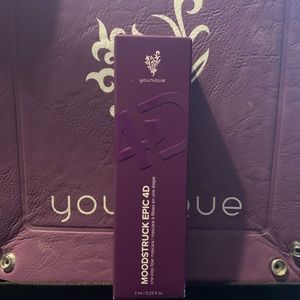 New younique 4D Mascara